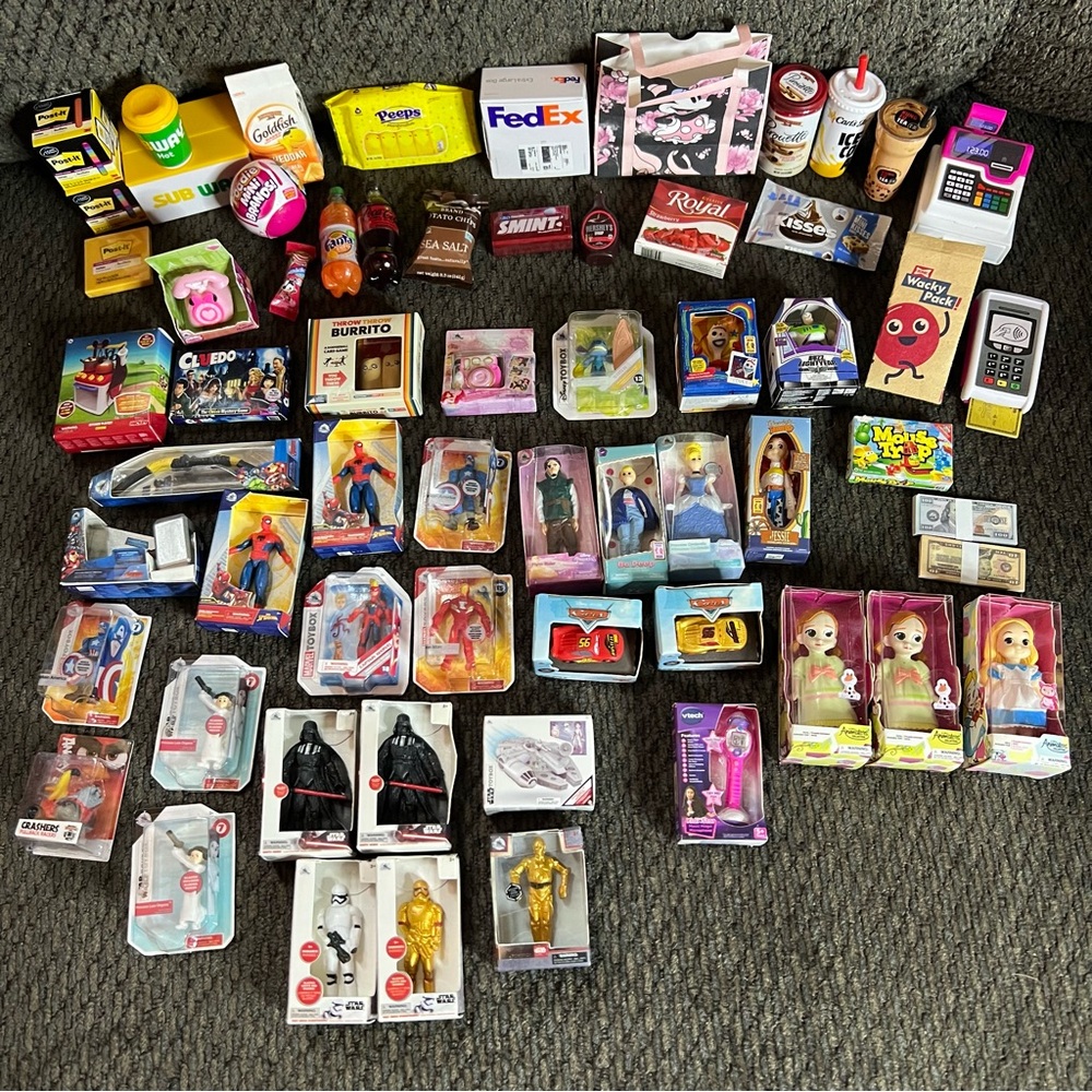 Zuru Mini Brands Collection-Star Wars,Disney,Foodie And More - Picture 1 of 9